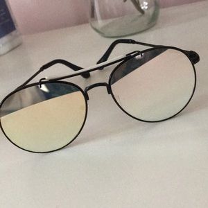 Black mirrored aviators